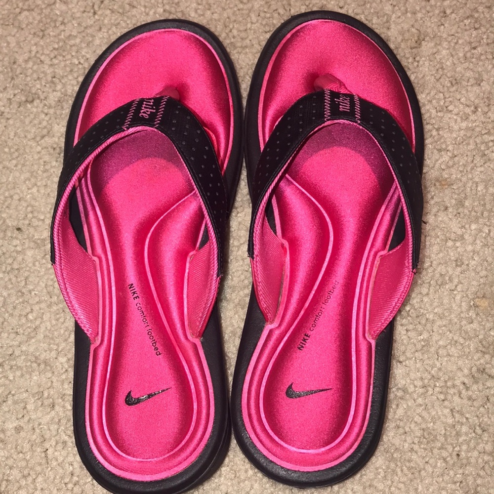 BRAND NEW NIKE FLIP FLOPS!!